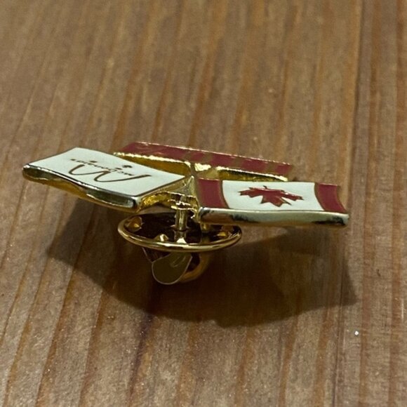 VTG McDonald’s Canada Lapel Hat Pin Souvenir Collectible 110% Flags - Picture 6 of 7